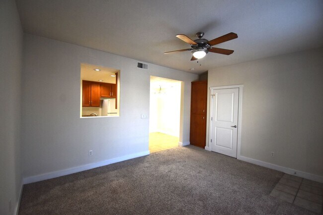 Building Photo - 1-Bedroom in Gated Community!