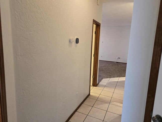 Building Photo - 902 SW 37th St