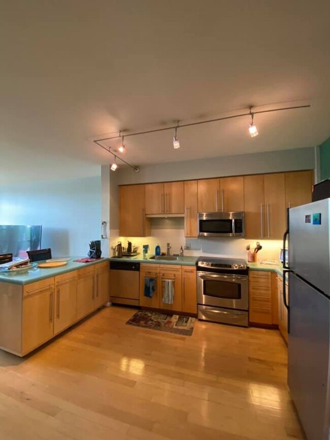Building Photo - Lovely 1 BR + Den/1 BA Condo in Mount Vern...