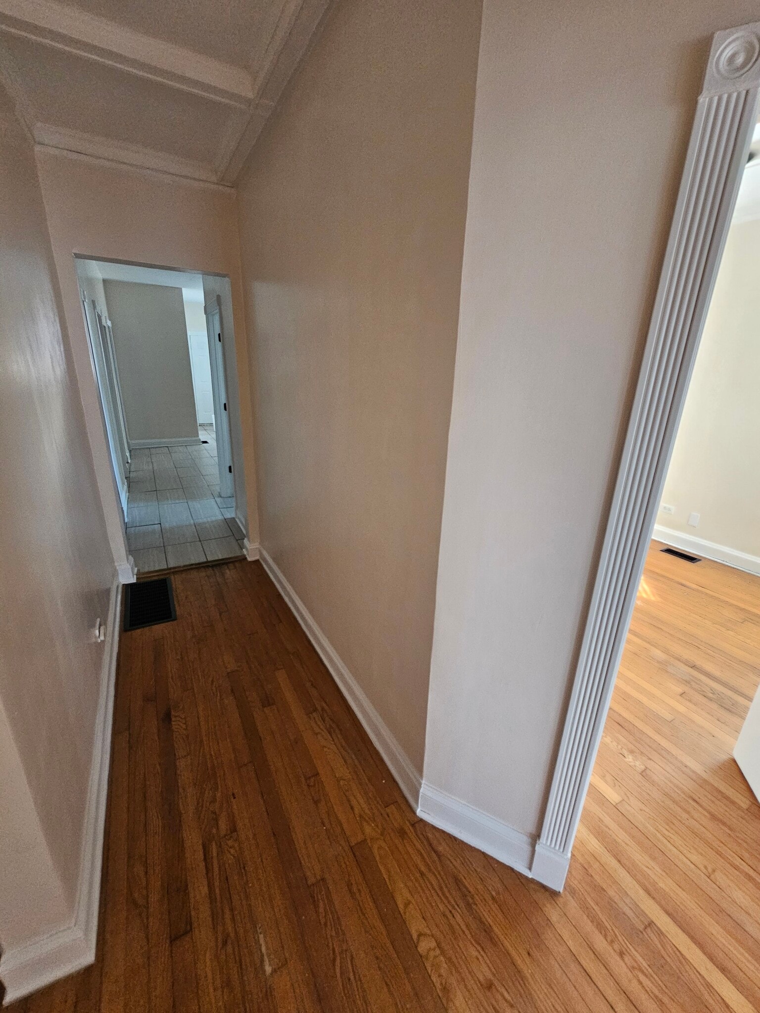 Building Photo - 719 S Central Park Ave