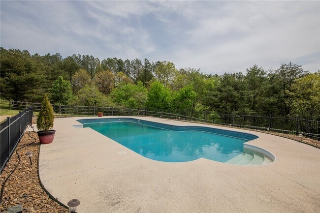 Building Photo - 14198 Rolling Hills Dr