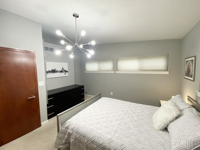 Building Photo - 921 Arden Ln