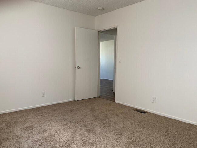 Building Photo - 206