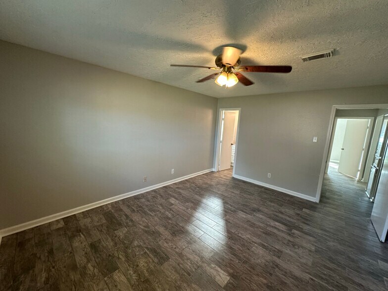 Building Photo - 3214 White Sail