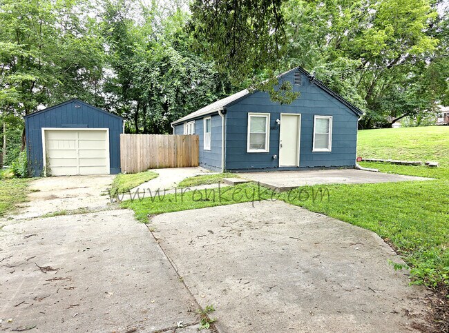 Building Photo - 8807 E 49th St
