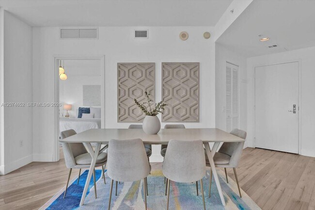 Building Photo - 300 S Biscayne Blvd
