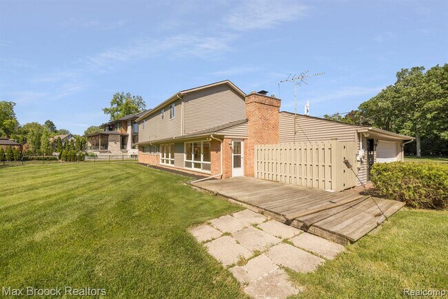 Building Photo - 6096 Darramoor Rd