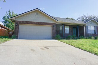Building Photo - 141 Bronze Cir