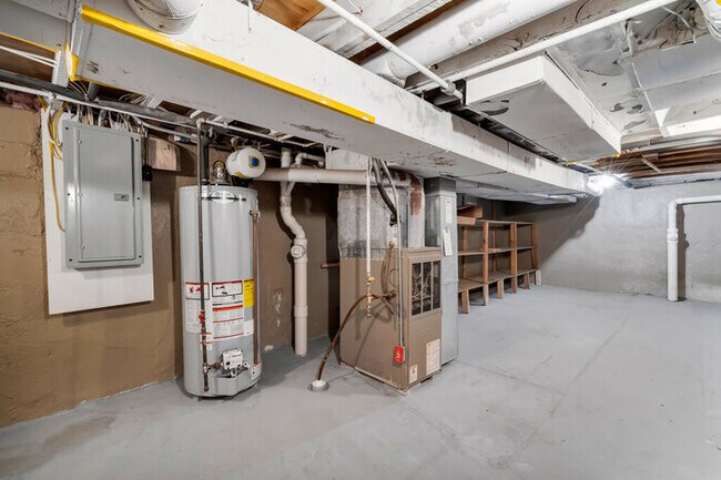 Building Photo - 631 Clover Ln