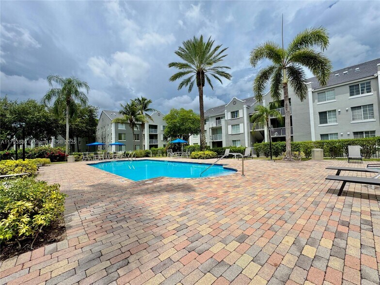 Building Photo - 677 NW 170th Ter