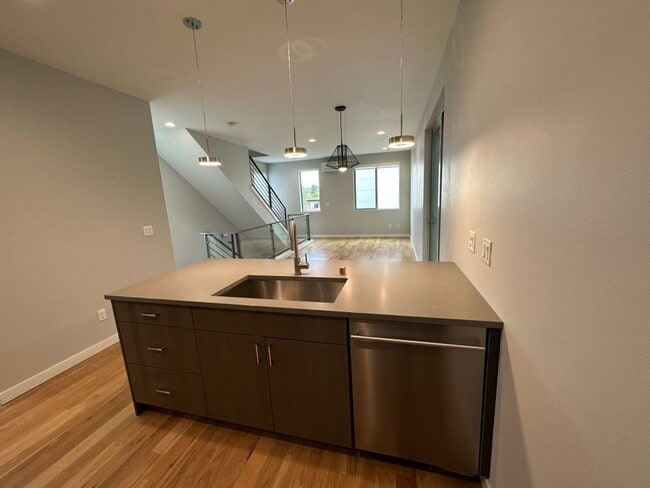 Building Photo - 3Bd/3.25Ba Seattle House