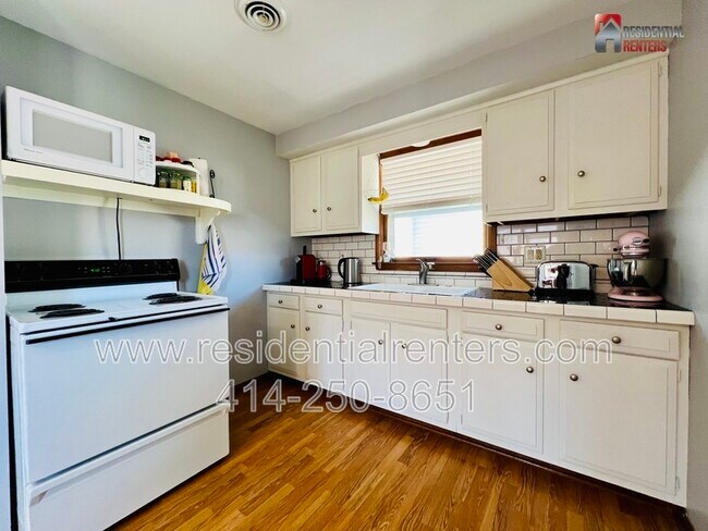 Building Photo - 2372 N 61st St