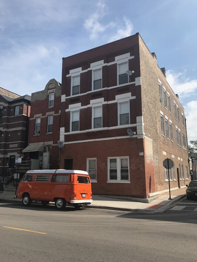 Primary Photo - 1919 S Racine Ave