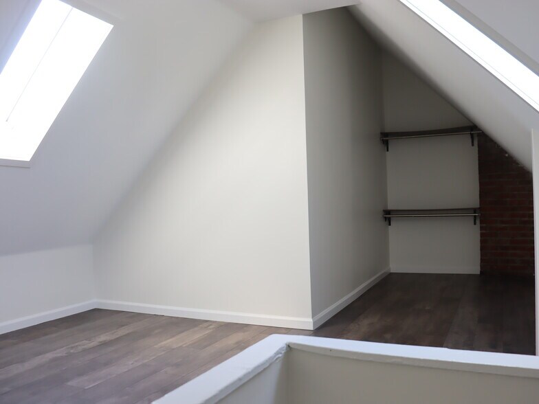 Building Photo - 20 Olcott Ave