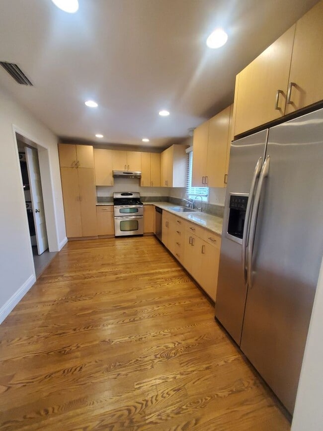 Building Photo - 1206 Drown Ave