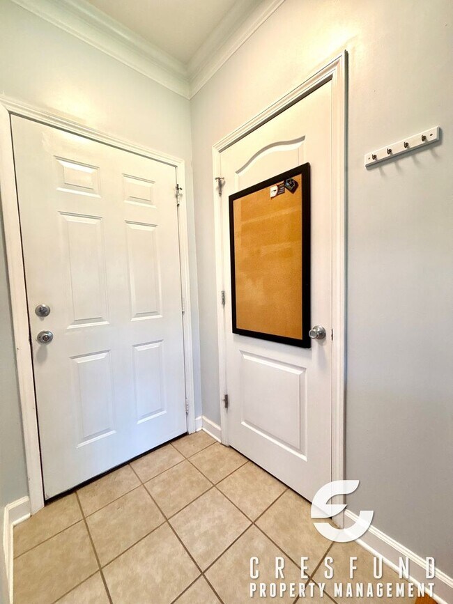 Building Photo - CHARMING 3 BEDROOM READY FOR MOVE IN TODAY!