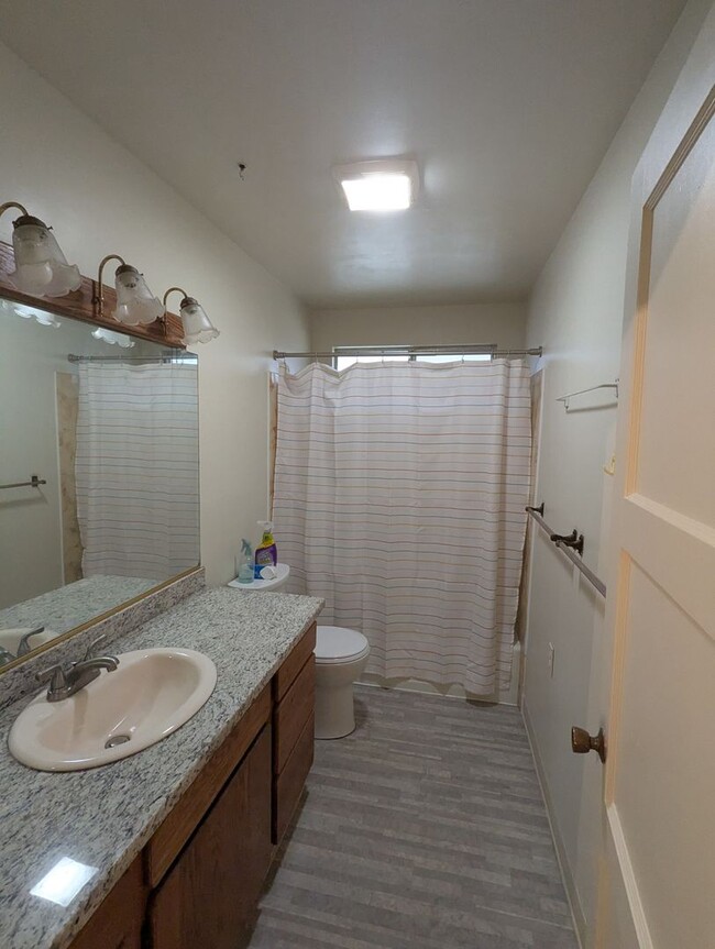 Building Photo - Spacious 3-Bedroom Home with Office & Fami...