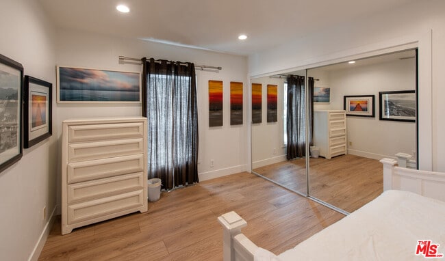 Building Photo - 6419 Ocean Front Walk