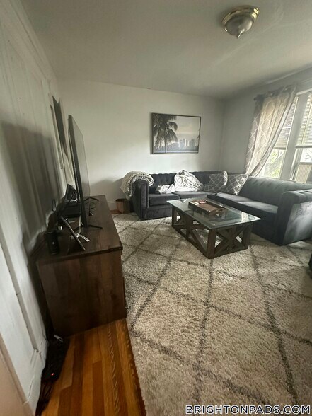 Primary Photo - 1615 Commonwealth Ave