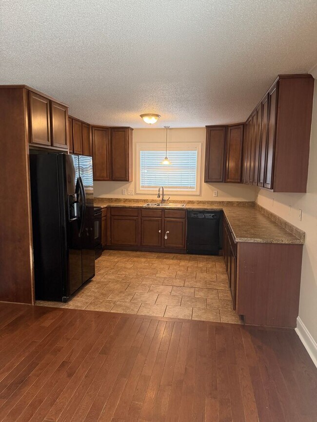 Building Photo - East Brainerd