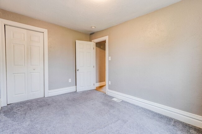 Building Photo - Available MAY 2026  - Private 2 Bedroom Home w/ Large Deck!