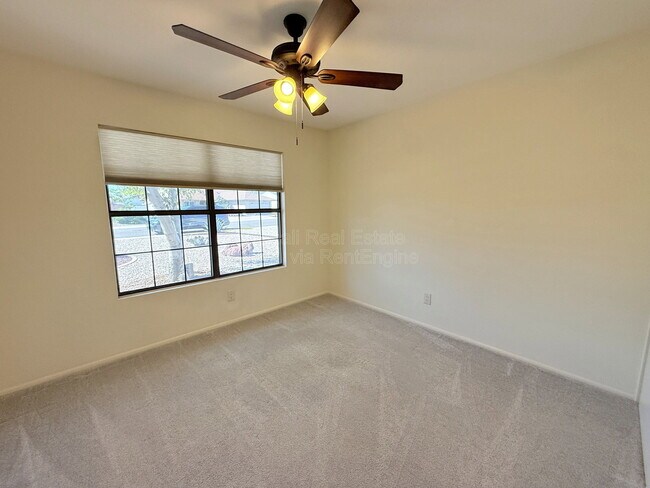 Building Photo - 4536 E Cheyenne Dr