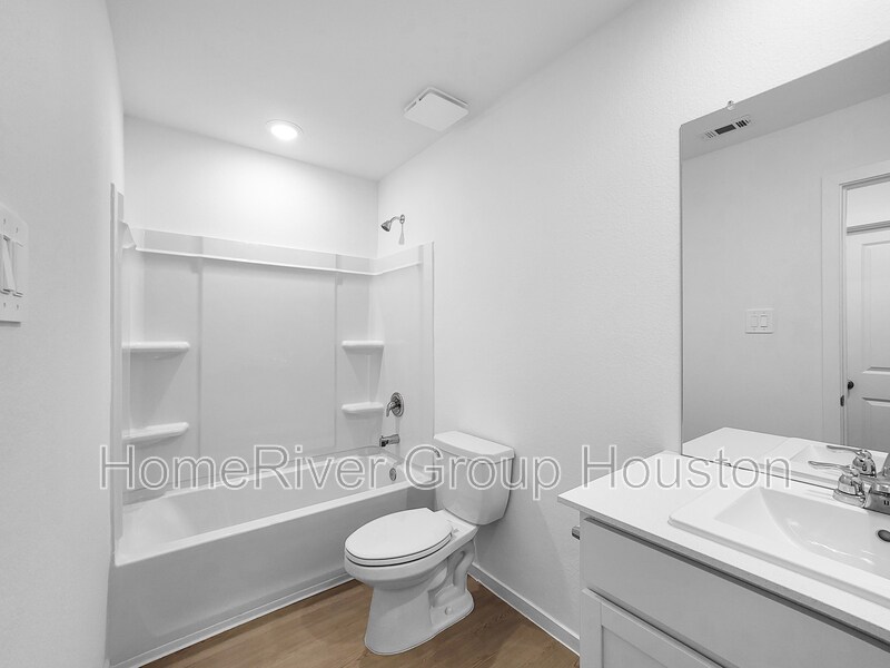 Building Photo - 16480 Blossom Grv Dr