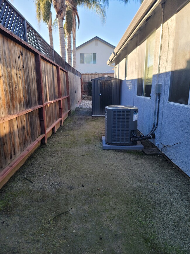 Building Photo - 8033 Horncastle Ave