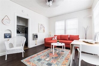 Building Photo - 324 W Canty St