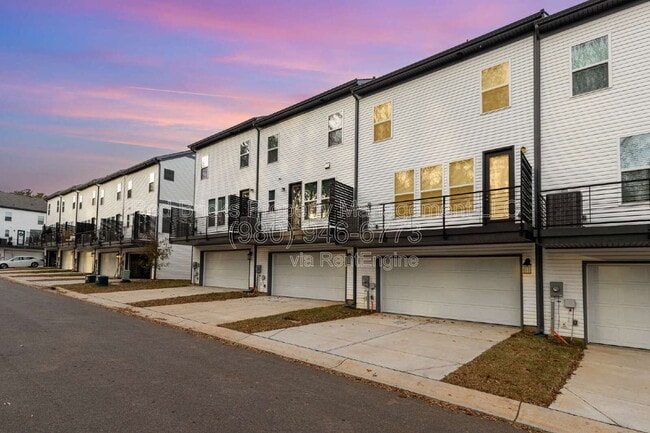 Building Photo - 1816 Blanche St