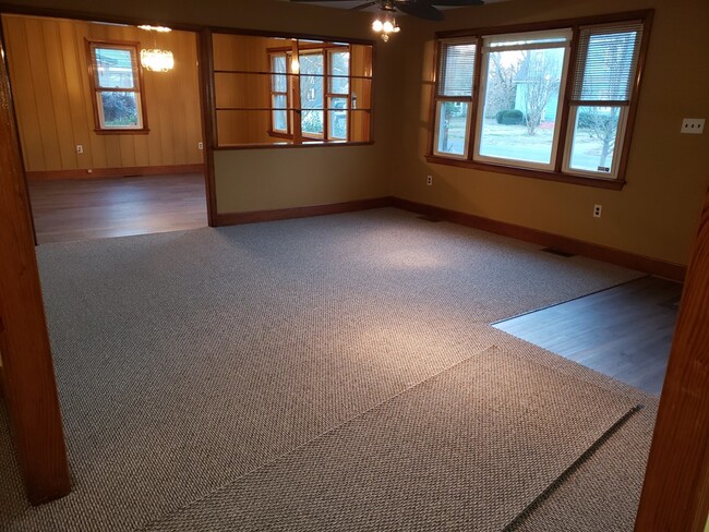 Building Photo - 3138 Monroe Ave