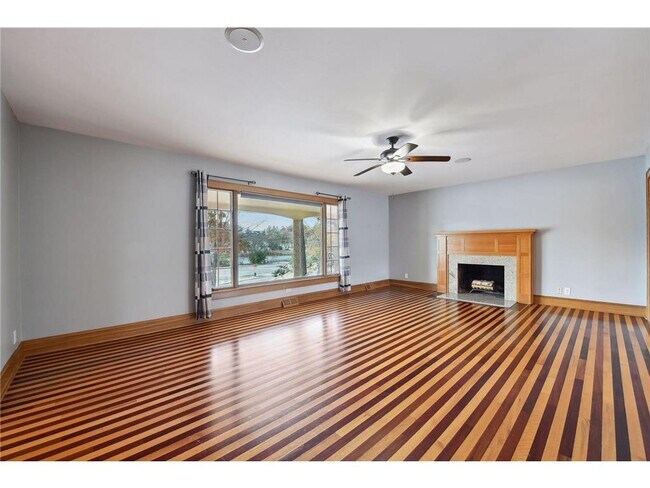 Building Photo - 5207 Doncaster Way