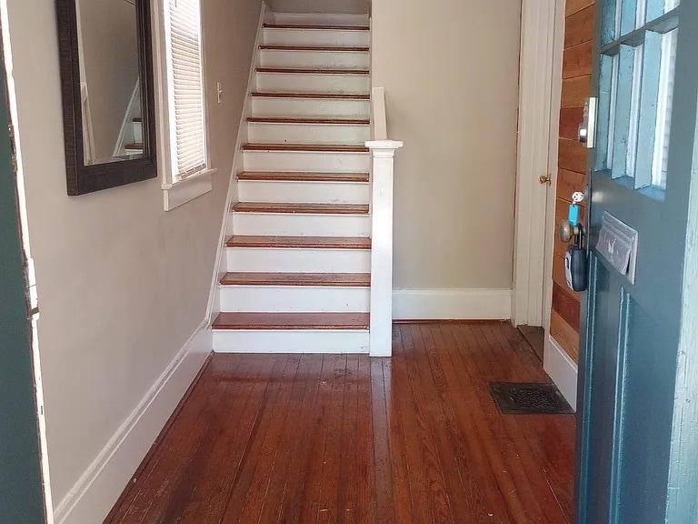 Entrance to unit. On right is separate locked door leading to basement with washer and dryer - 816 Westover Ave