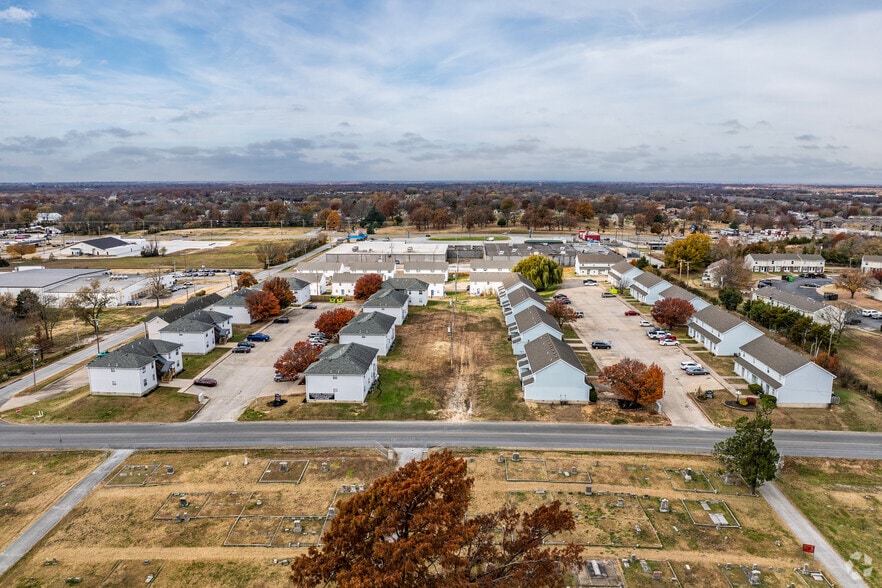Aerial Photo - Peachtree Apartments