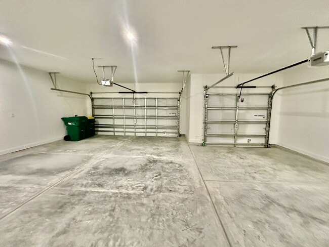 Building Photo - Spacious New Home in Sun City!