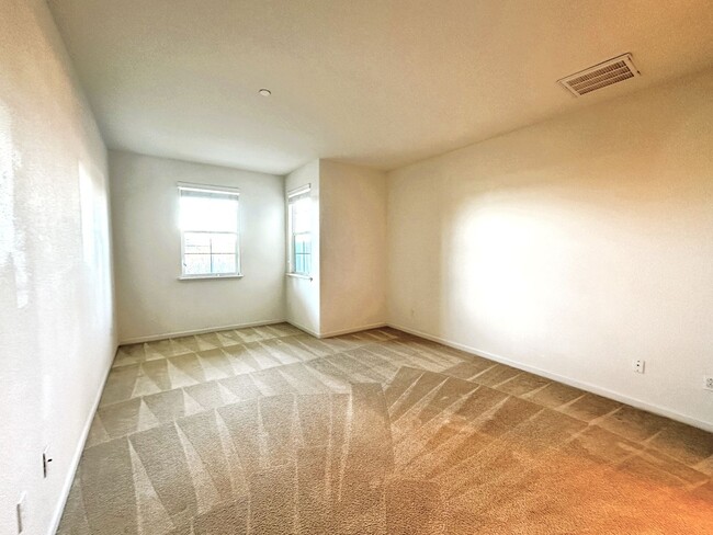 Building Photo - 313 Jacquelyn Ln