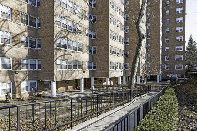 Walkway - WOODLAWN VETERANS MUTUAL Co-op