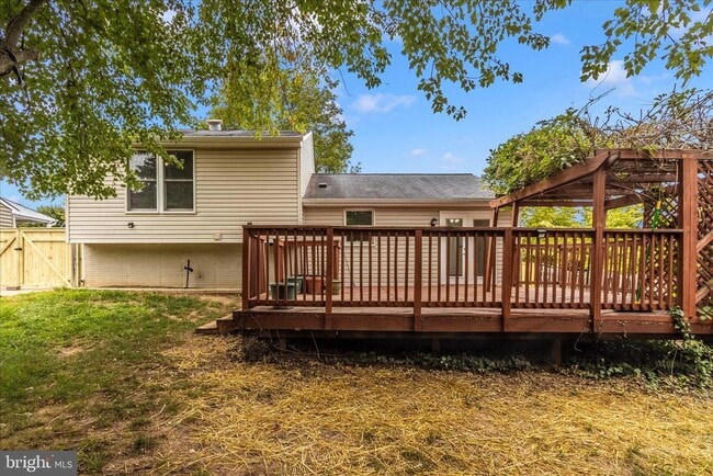 Building Photo - 207 Contour Rd