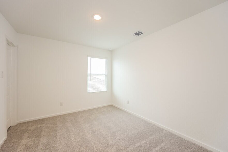 Building Photo - 1810 Musk Rose