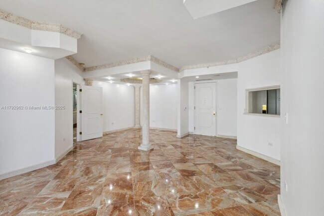 Building Photo - 888 Brickell Key Dr