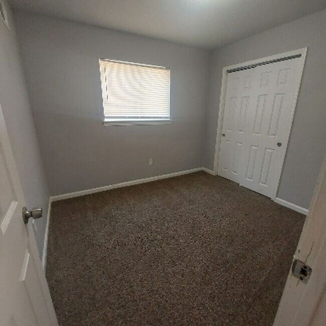 Building Photo - 3219 Holly Berry Dr