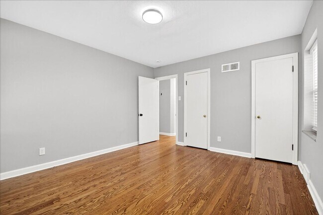 Building Photo - Robbie Junior