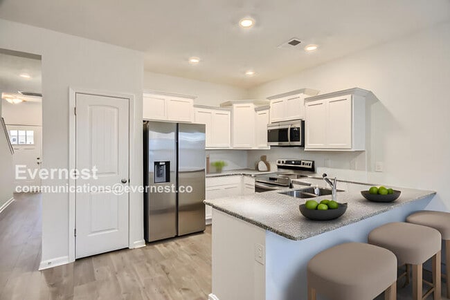 Building Photo - 307 Raines Ct