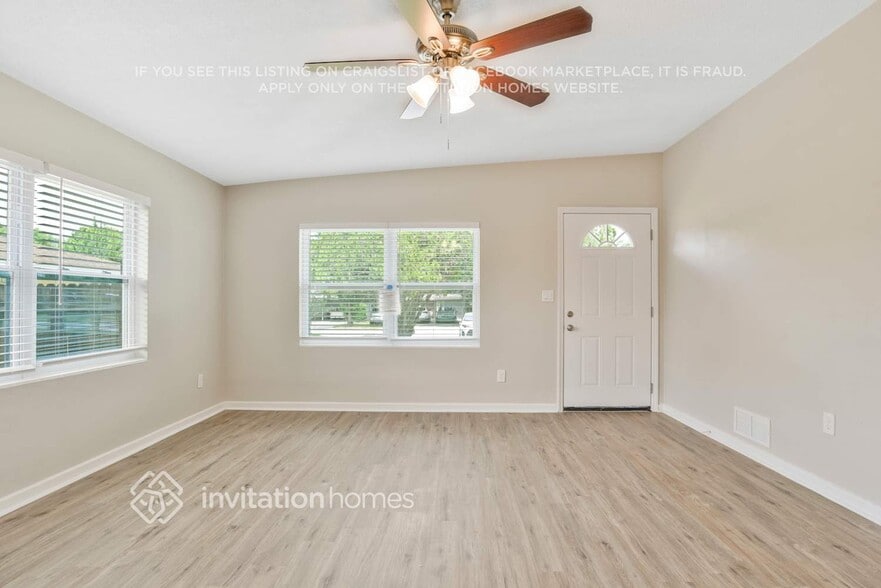 Building Photo - 1726 Diamond Dr