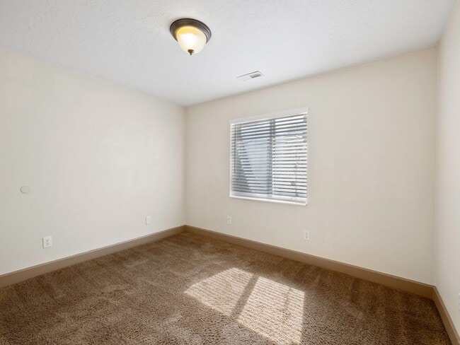 Building Photo - 25 E 2250 N
