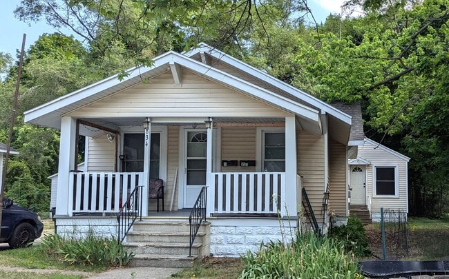 Primary Photo - 834 W Southern Ave
