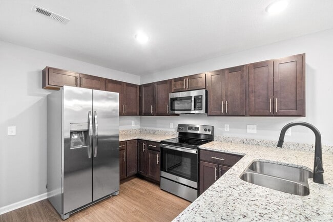 Building Photo - Pet Friendly Two Bedroom!