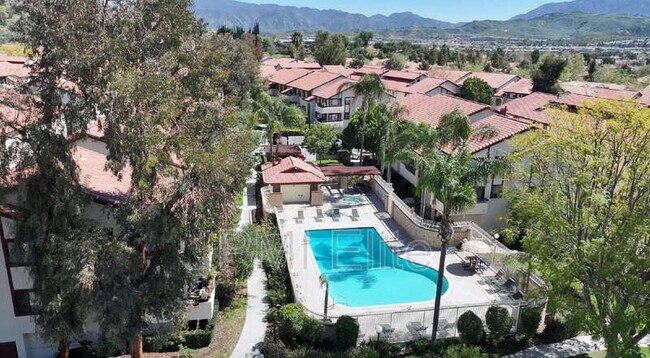 Building Photo - 18182 W Sundowner Way