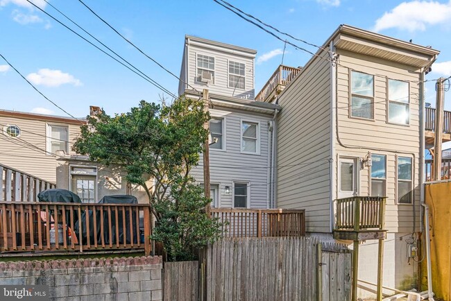 Building Photo - 1456 Battery Ave