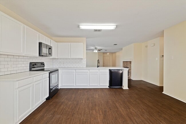 Building Photo - 12856 Gillon Dr